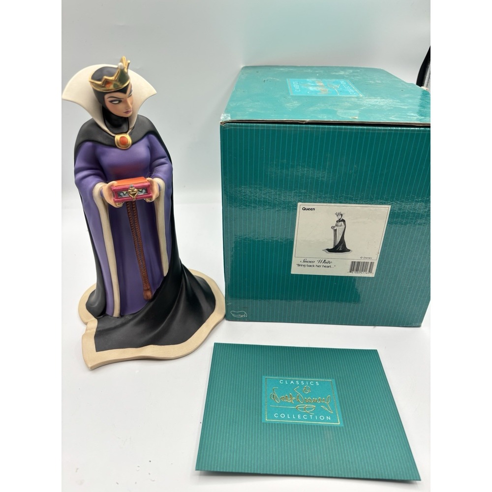 Walt Disney Classics Snow‎ White Evil Queen Bring Back her Heart Figurine w/ COA